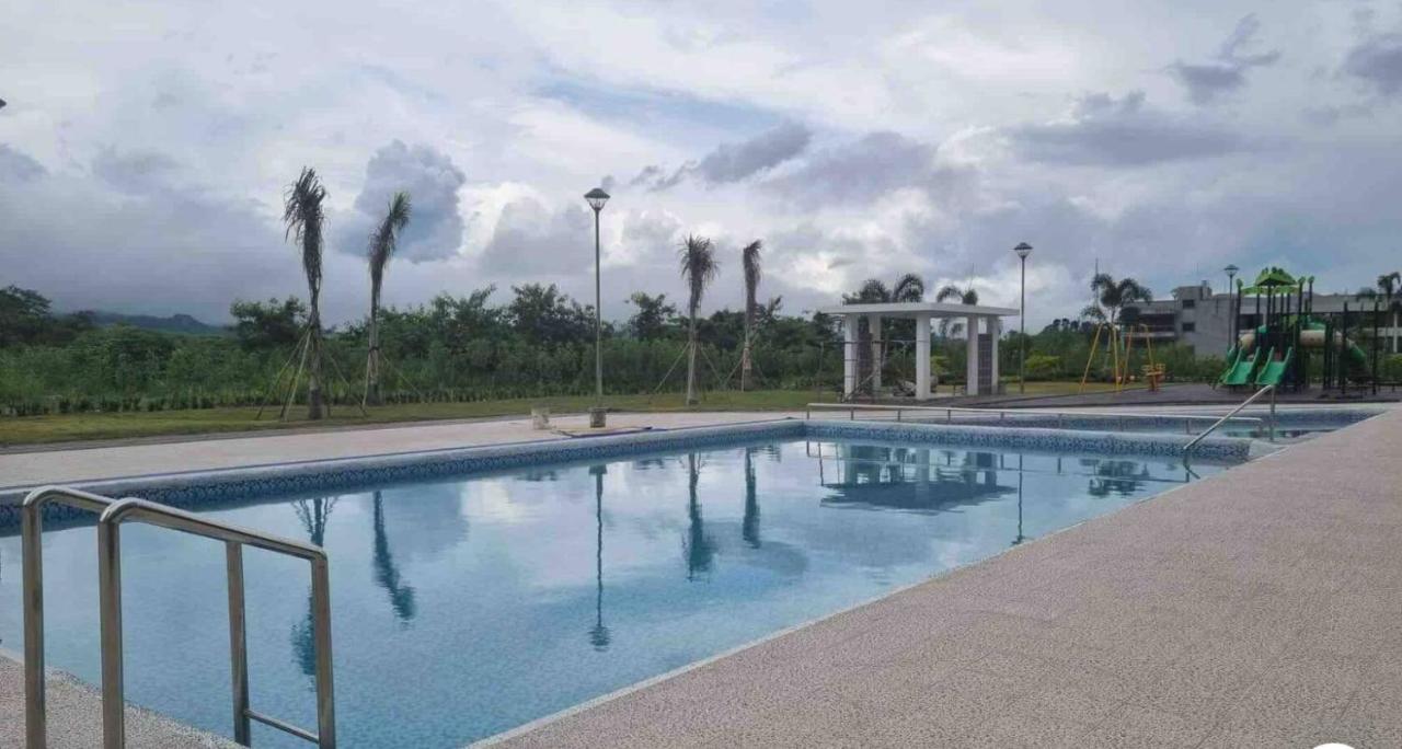 Spacious Luxury Condo W/ Kitchen Beside Hilton Clark D'Heights Angeles Exterior photo